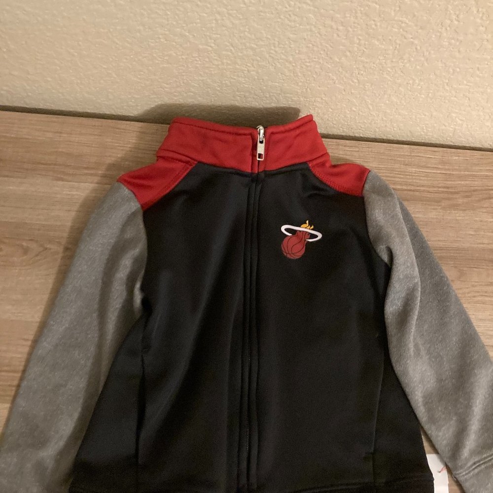 Miami Heat WIndbreaker Jacket Kids Small 4 Black with Gray Sleeves Zip Front NBA